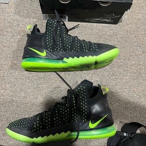 Lebron 18 “Dunkman” barely used…